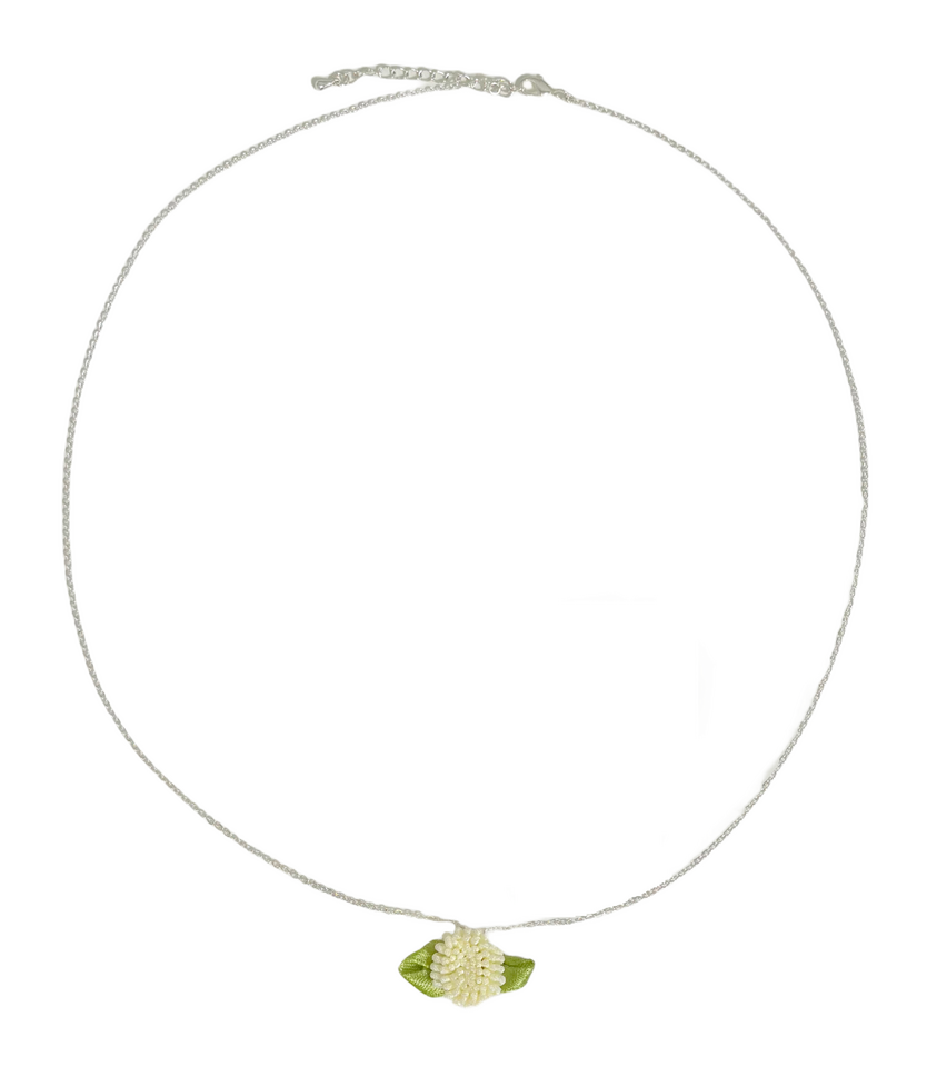 english daisy necklace $25